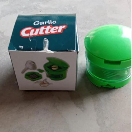 Garlic Cutter / Chopper / Crusher for Kitchen – Manual Easy Press Garlic Mincer (Green, 1 Pc) - Image 2